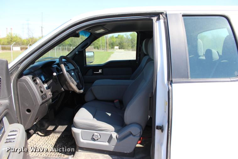 image for item L4982 2013 Ford F150 XL SuperCab pickup truck