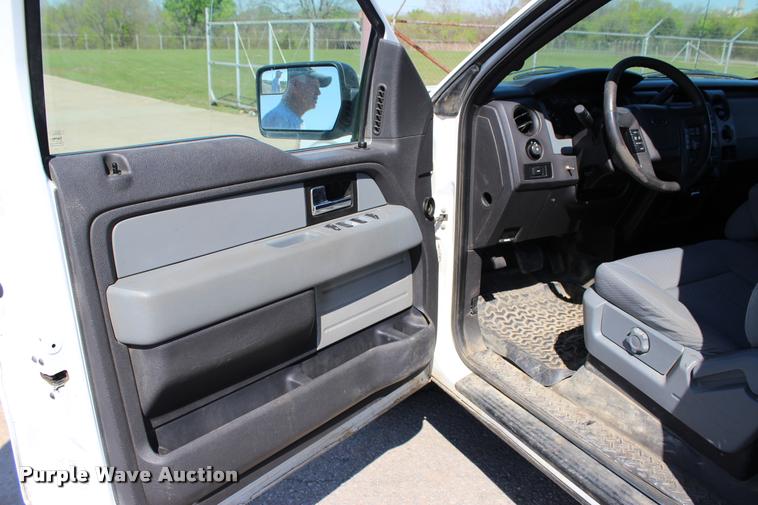 image for item L4982 2013 Ford F150 XL SuperCab pickup truck