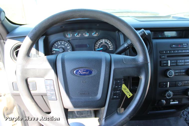 image for item L4982 2013 Ford F150 XL SuperCab pickup truck