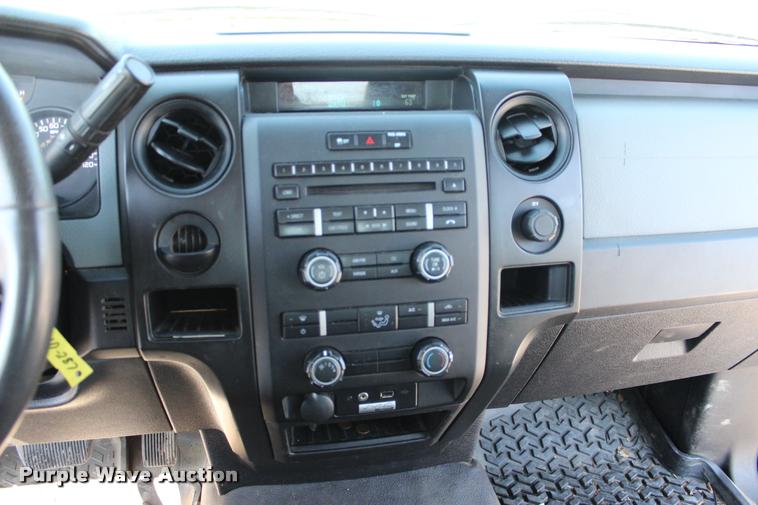 image for item L4982 2013 Ford F150 XL SuperCab pickup truck