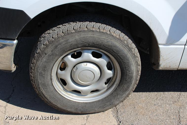 image for item L4982 2013 Ford F150 XL SuperCab pickup truck