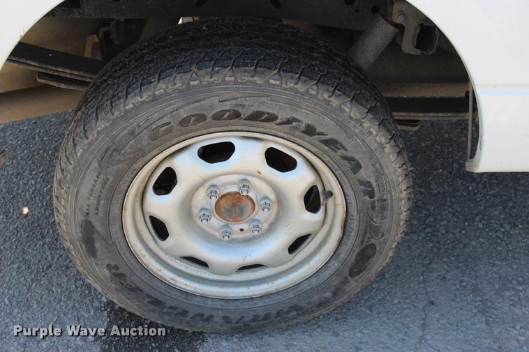 image for item L4982 2013 Ford F150 XL SuperCab pickup truck