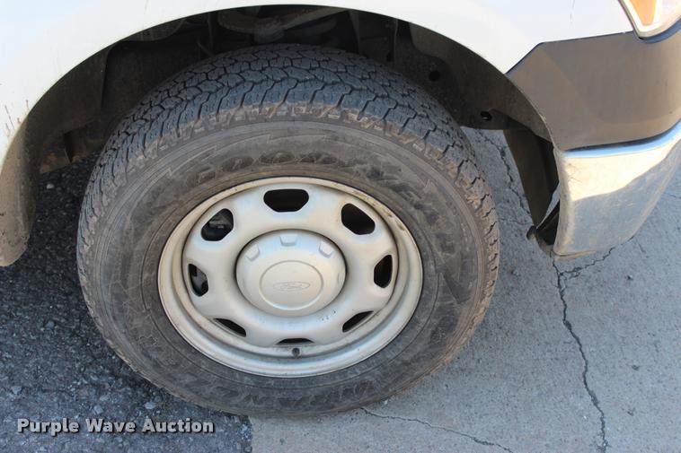 image for item L4982 2013 Ford F150 XL SuperCab pickup truck