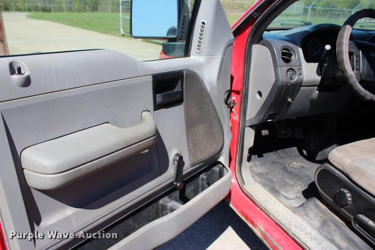 image for item L4984 2008 Ford F150 STX SuperCab pickup truck