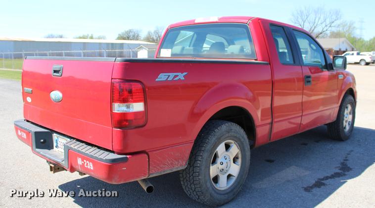 image for item L4986 2006 Ford F150 STX SuperCab pickup truck