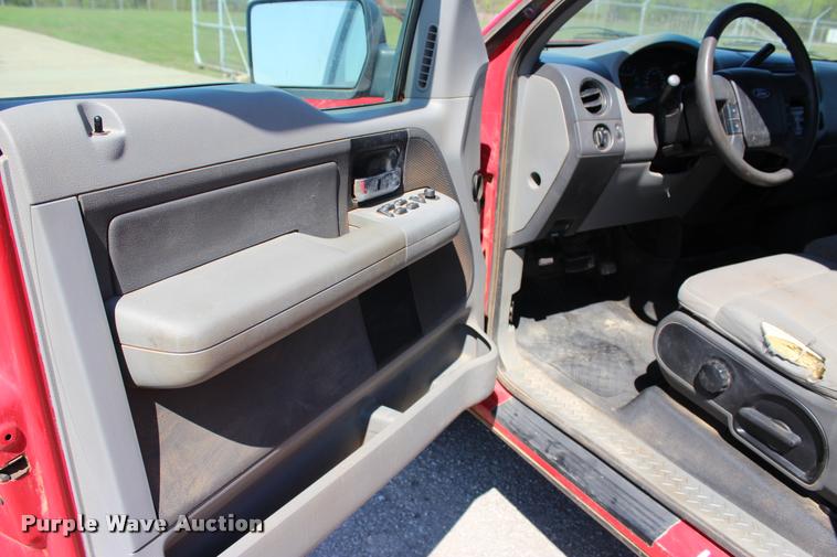 image for item L4986 2006 Ford F150 STX SuperCab pickup truck