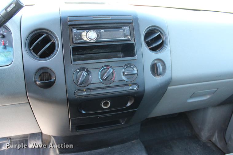 image for item L4986 2006 Ford F150 STX SuperCab pickup truck