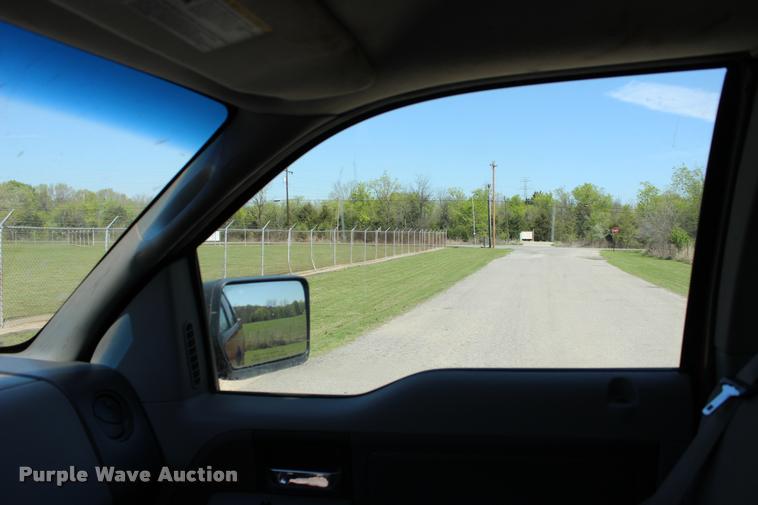 image for item L4986 2006 Ford F150 STX SuperCab pickup truck