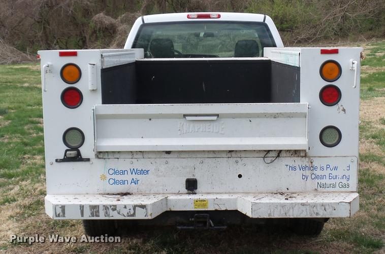 image for item L7147 2005 Chevrolet Silverado 2500HD utility bed pickup truck