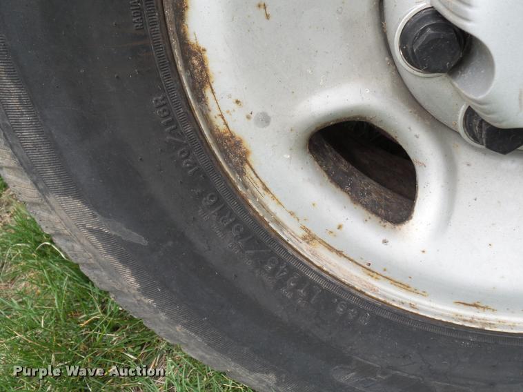 image for item L7147 2005 Chevrolet Silverado 2500HD utility bed pickup truck