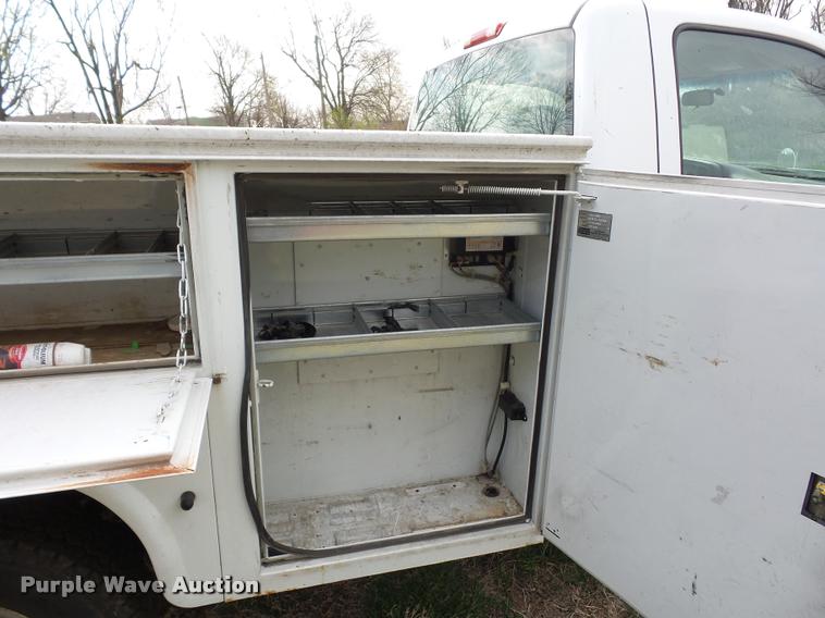 image for item L7147 2005 Chevrolet Silverado 2500HD utility bed pickup truck