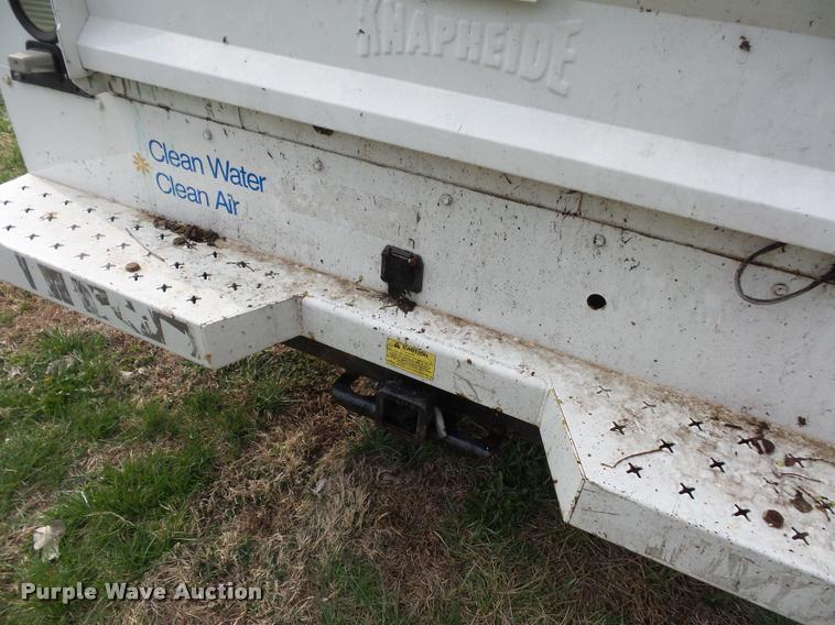 image for item L7147 2005 Chevrolet Silverado 2500HD utility bed pickup truck