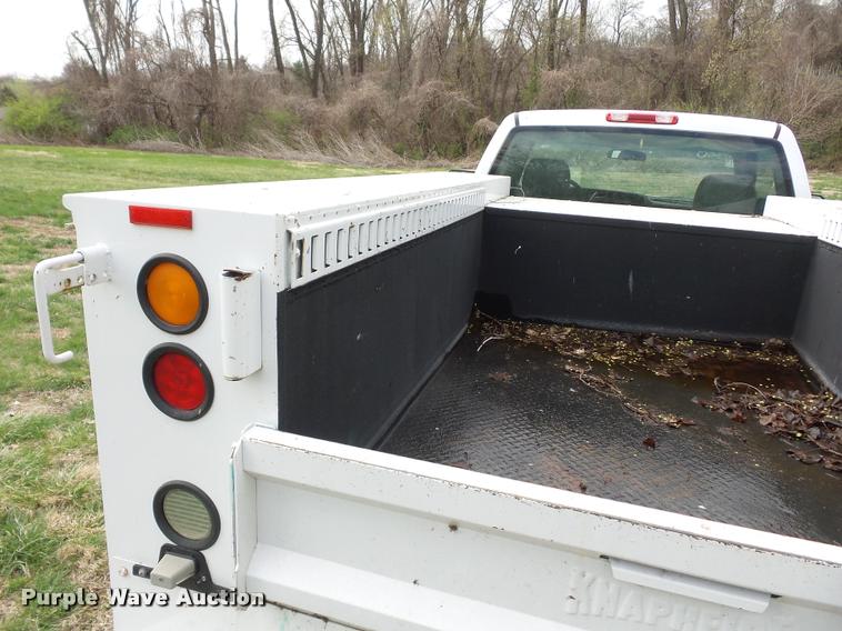 image for item L7147 2005 Chevrolet Silverado 2500HD utility bed pickup truck