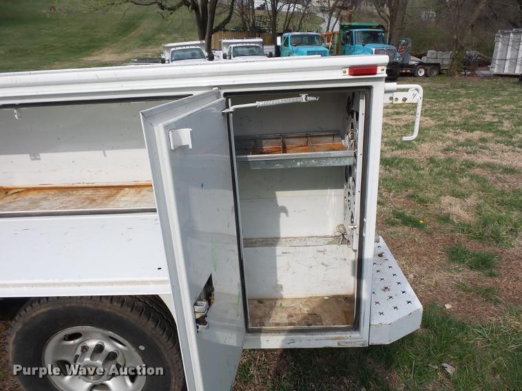 image for item L7147 2005 Chevrolet Silverado 2500HD utility bed pickup truck