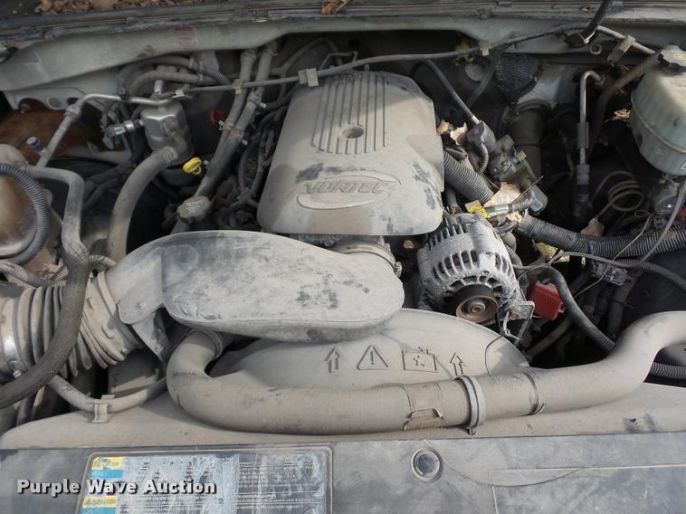 image for item L7147 2005 Chevrolet Silverado 2500HD utility bed pickup truck