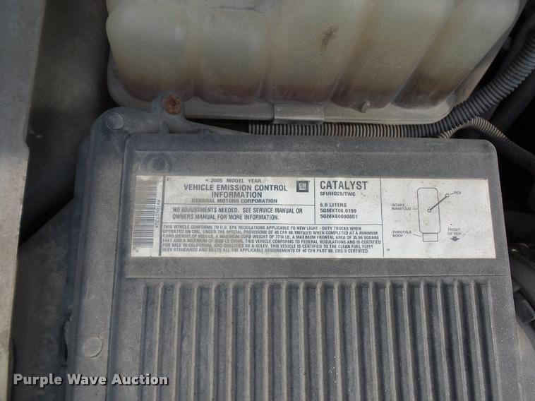 image for item L7147 2005 Chevrolet Silverado 2500HD utility bed pickup truck