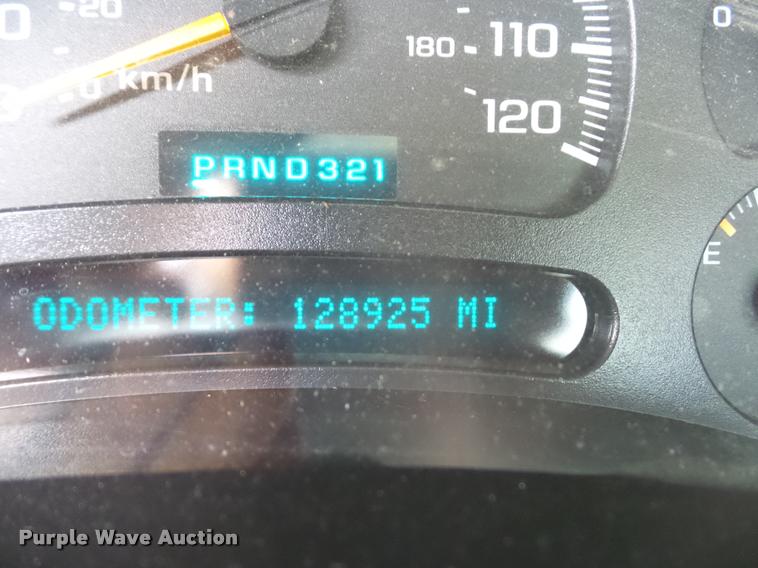 image for item L7147 2005 Chevrolet Silverado 2500HD utility bed pickup truck