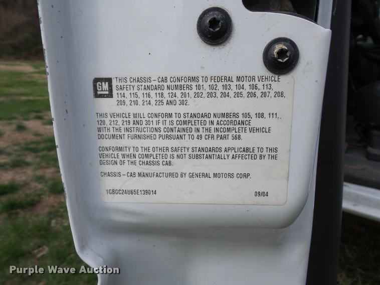 image for item L7147 2005 Chevrolet Silverado 2500HD utility bed pickup truck