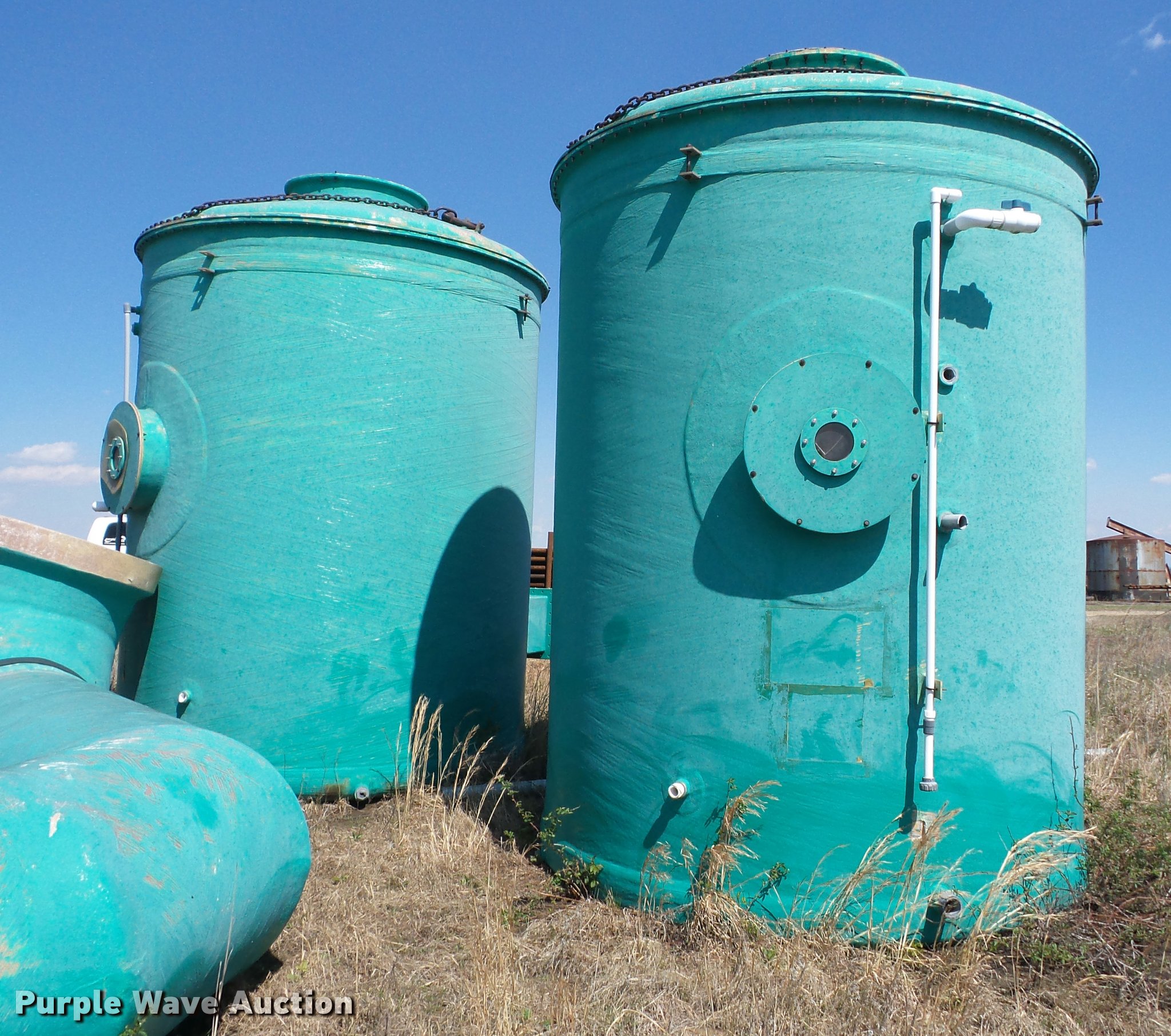 (2) fiberglass tanks in Bartlesville, OK Item BZ9709 sold Purple Wave