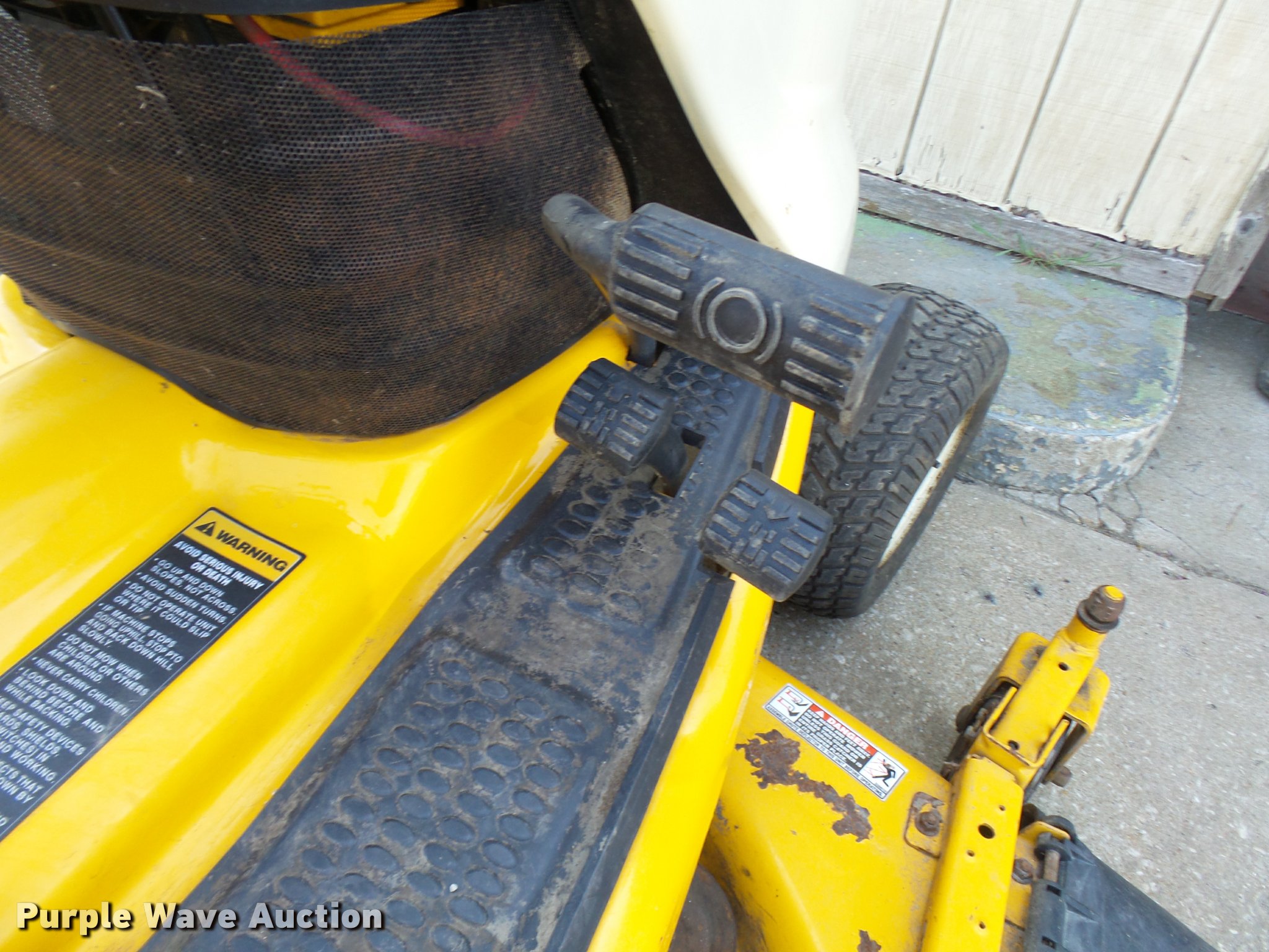 Cub Cadet 3185 Series 3000 lawn mower in Harrisonville, MO Item