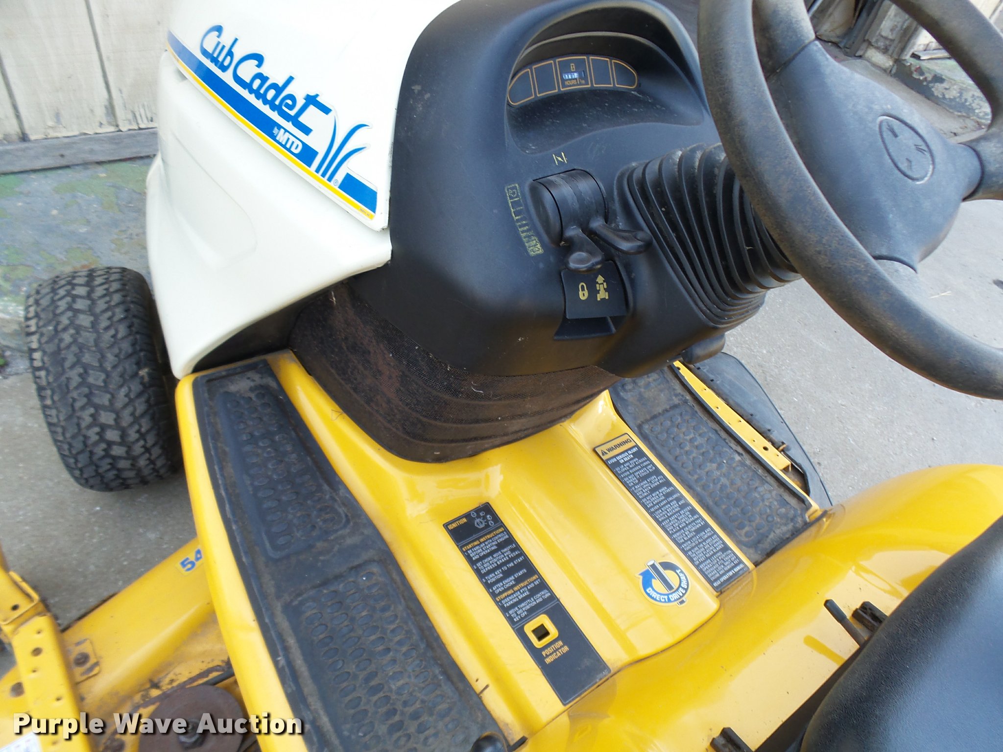 Cub Cadet 3185 Series 3000 lawn mower in Harrisonville, MO Item