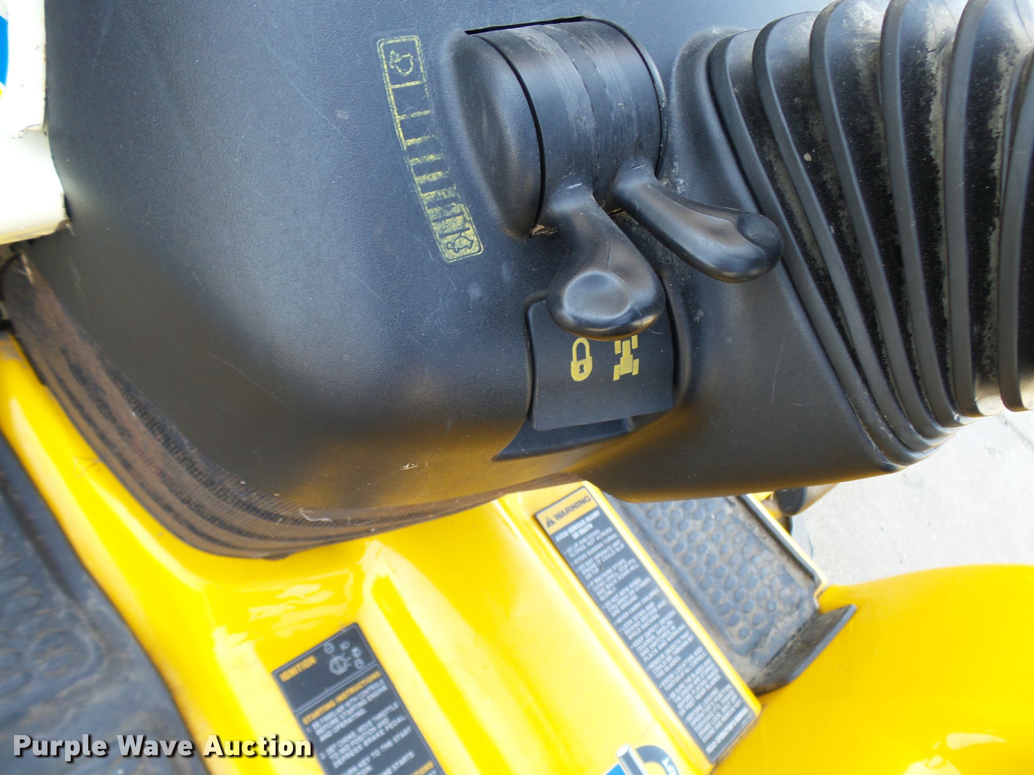 Cub Cadet 3185 Series 3000 lawn mower in Harrisonville, MO Item