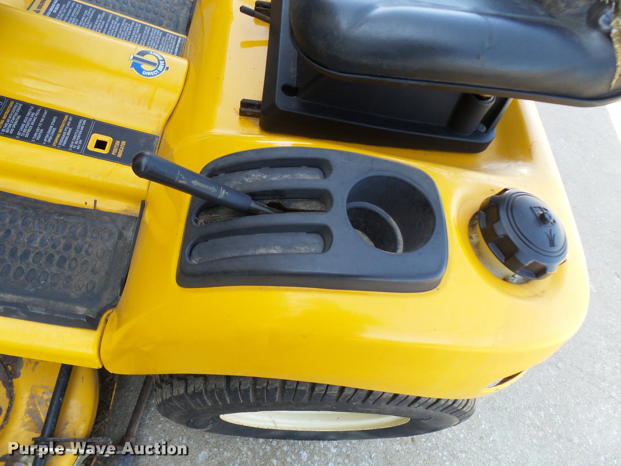 Cub Cadet 3185 Series 3000 lawn mower in Harrisonville, MO Item