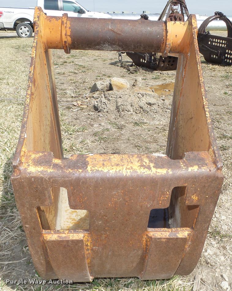 image for item AU9612 24"W bucket