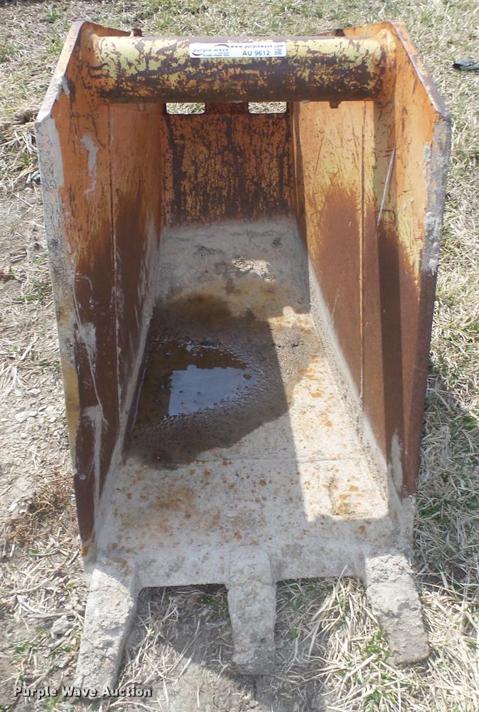 image for item AU9612 24"W bucket