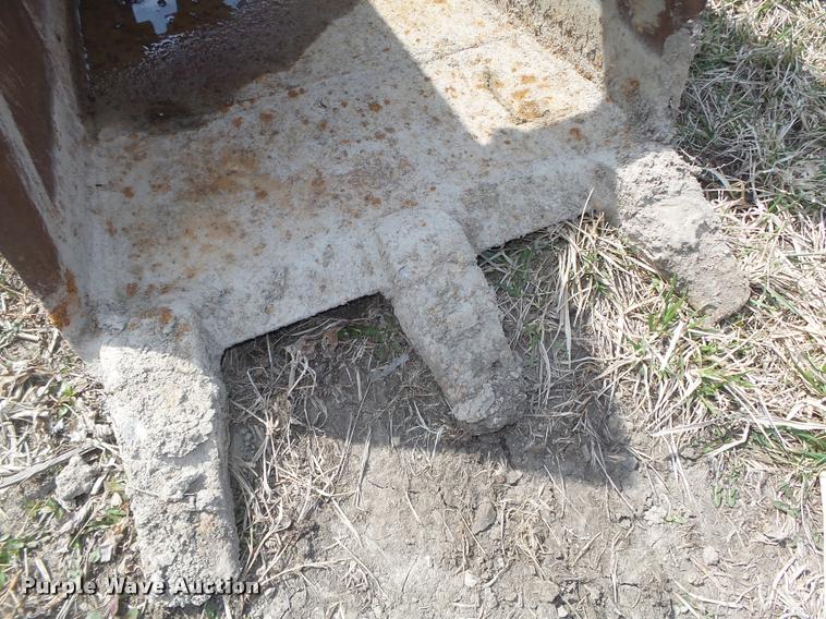 image for item AU9612 24"W bucket