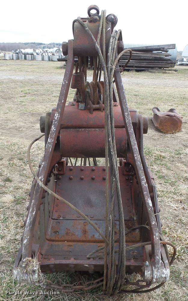 image for item AU9615 Owen clam shell bucket