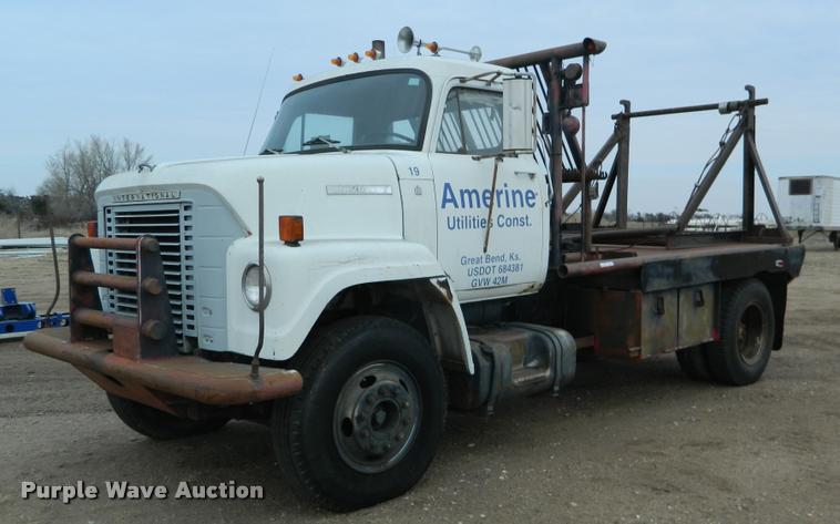 image for item BK9267 1975 International 2050A flatbed truck