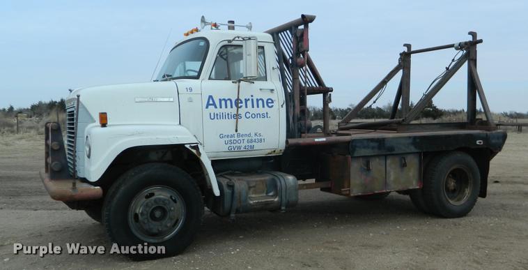 image for item BK9267 1975 International 2050A flatbed truck
