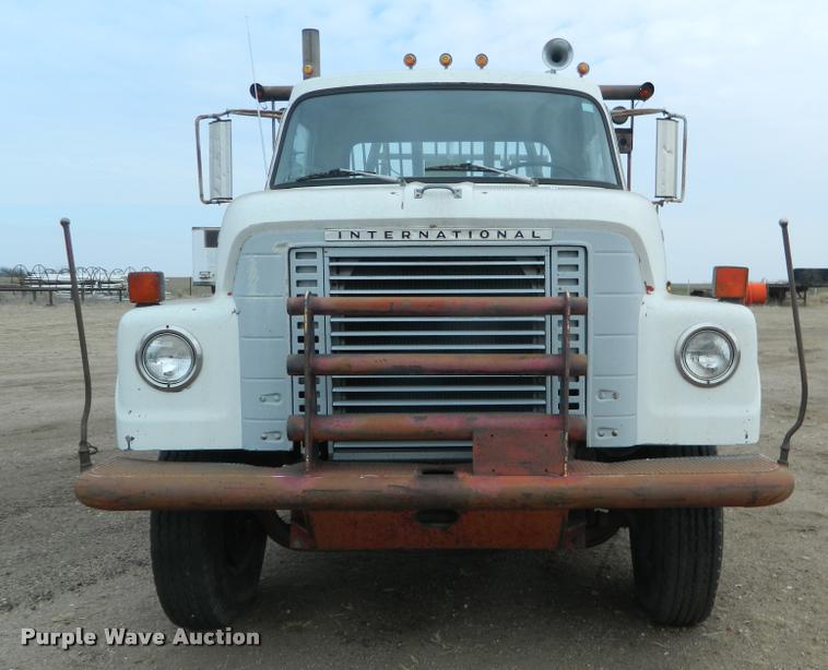 image for item BK9267 1975 International 2050A flatbed truck