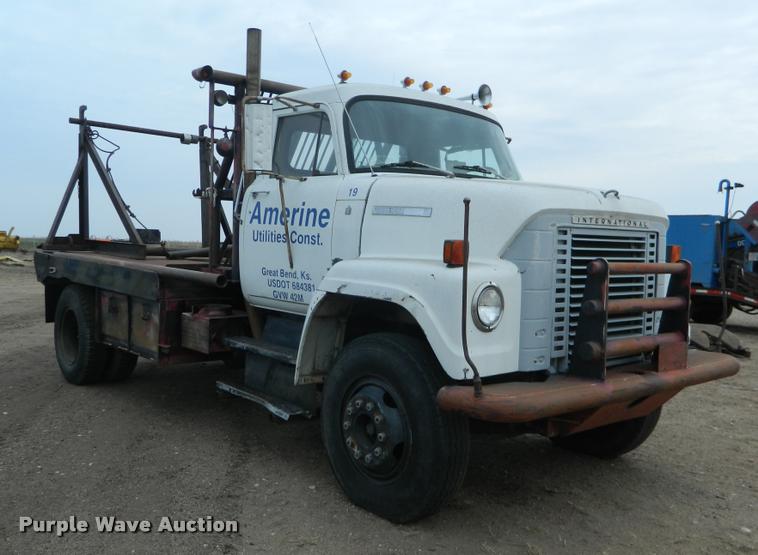 image for item BK9267 1975 International 2050A flatbed truck