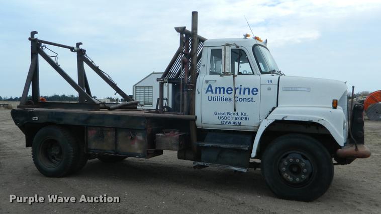 image for item BK9267 1975 International 2050A flatbed truck