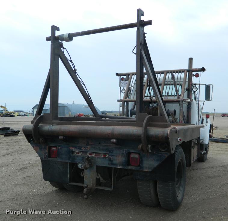 image for item BK9267 1975 International 2050A flatbed truck