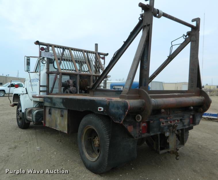 image for item BK9267 1975 International 2050A flatbed truck