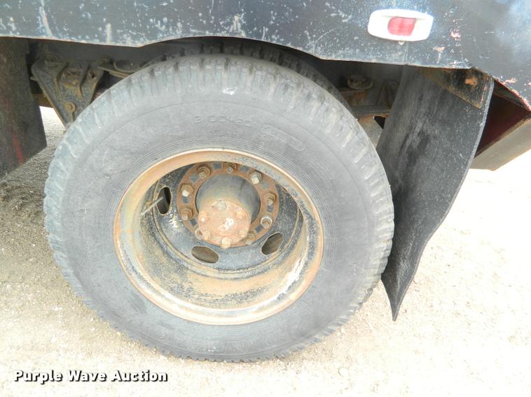 image for item BK9267 1975 International 2050A flatbed truck