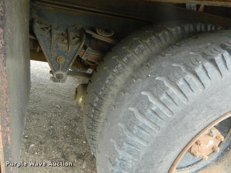 image for item BK9267 1975 International 2050A flatbed truck