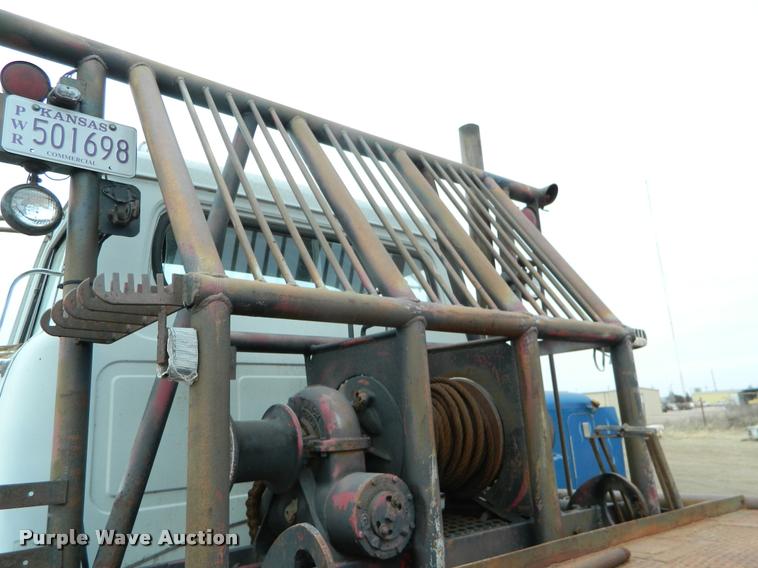 image for item BK9267 1975 International 2050A flatbed truck