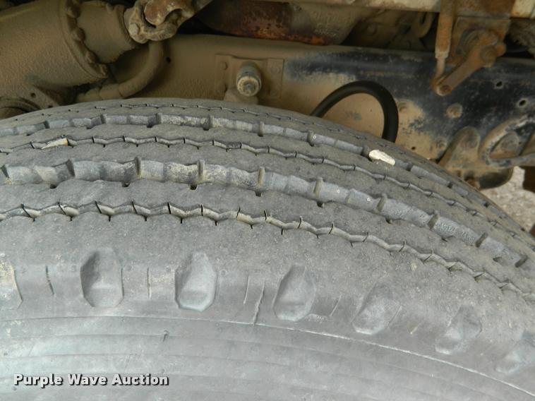 image for item BK9267 1975 International 2050A flatbed truck