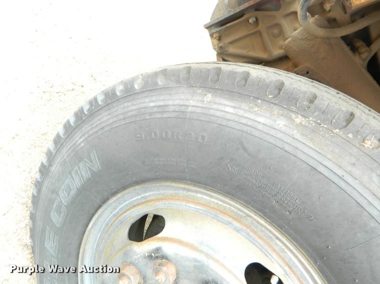 image for item BK9267 1975 International 2050A flatbed truck