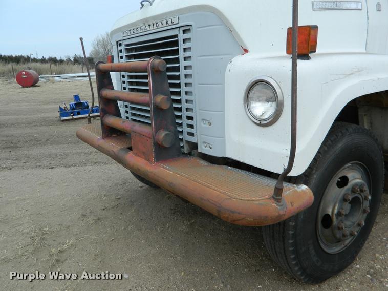 image for item BK9267 1975 International 2050A flatbed truck