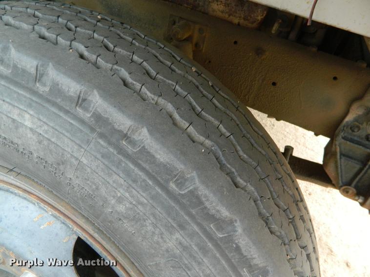 image for item BK9267 1975 International 2050A flatbed truck