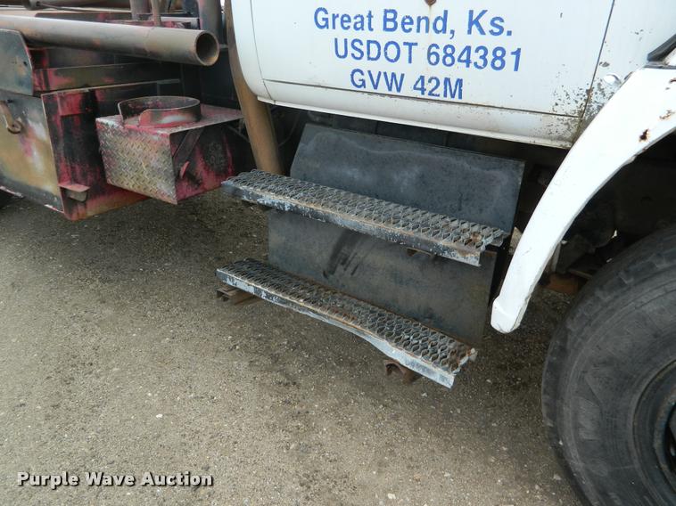 image for item BK9267 1975 International 2050A flatbed truck