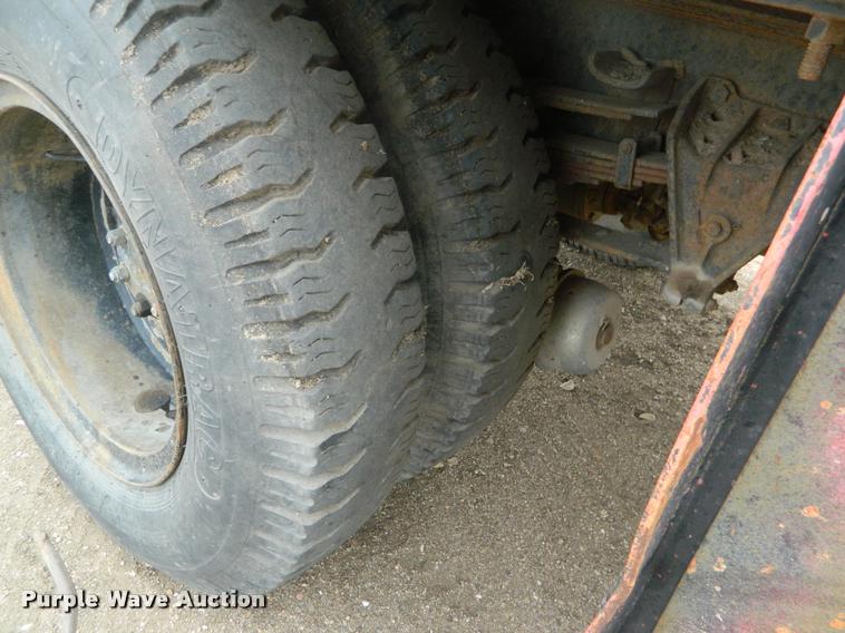 image for item BK9267 1975 International 2050A flatbed truck