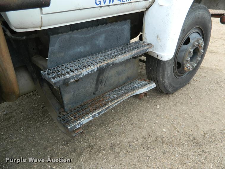 image for item BK9267 1975 International 2050A flatbed truck