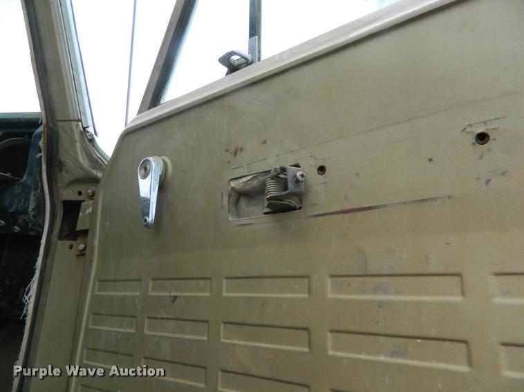 image for item BK9267 1975 International 2050A flatbed truck