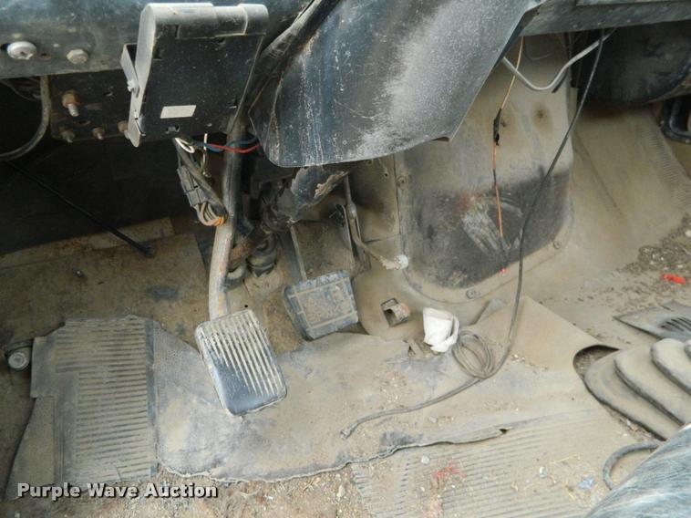 image for item BK9267 1975 International 2050A flatbed truck